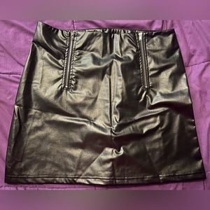 NWOT Black mini skirt